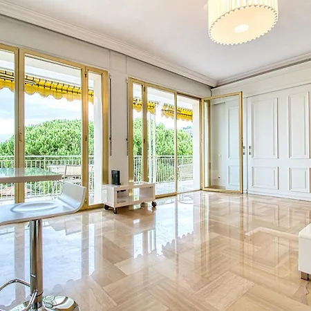 Classy With Sea View And Terrace By Guestready *